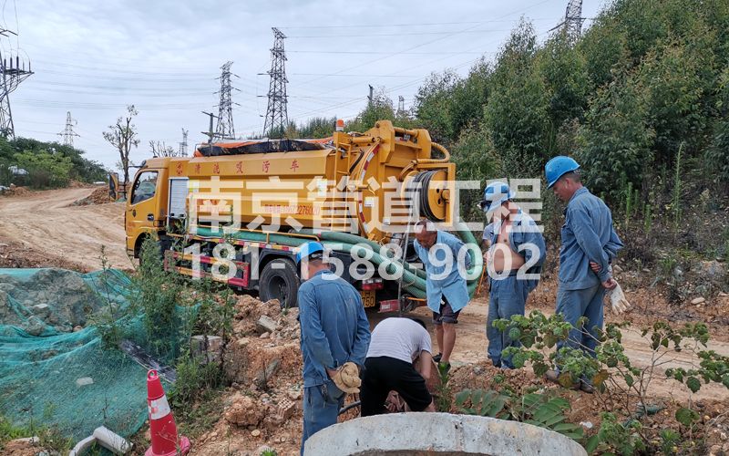 239龙蟠里穿线管清洗