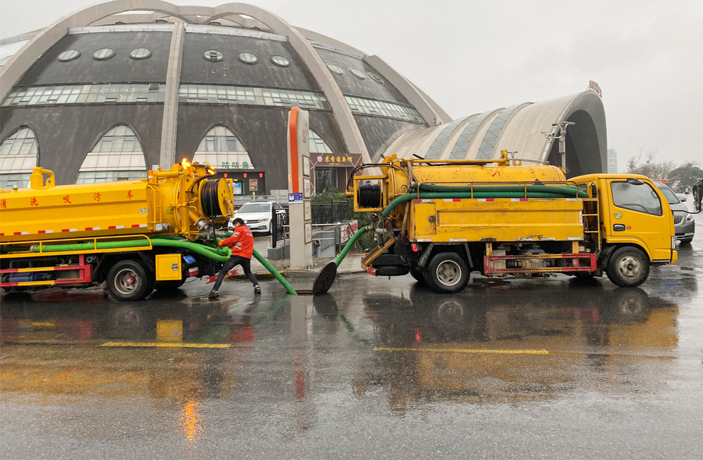271龙蟠里商场管道清淤