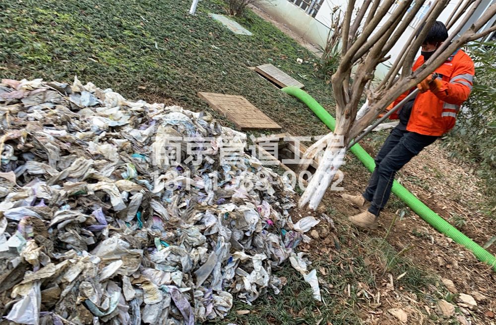 315龙蟠里化粪池垃圾清理